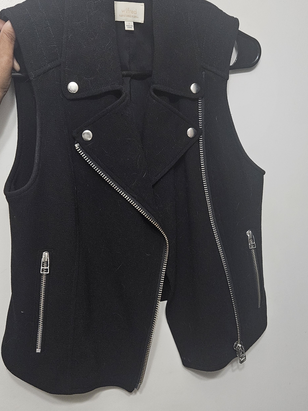 Aritzia Wilfred Free Black Sleeveless Moto Vest